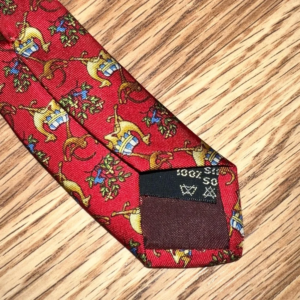 Salvatore Ferragamo red silk Necktie made in Italy Camels‎ & Monkeys